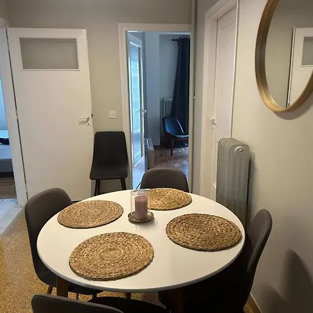 2 Bd Modern Apt With Balcony In Pagrati Athens Exterior photo