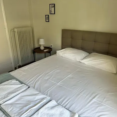 2 Bd Modern Apt With Balcony In Pagrati Athens Exterior photo